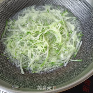 “萝卜”午餐肉拌萝卜的做法步骤：5