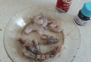 鲜虾丝瓜白玉菇的做法步骤：2