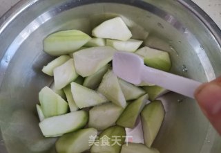 鲜虾丝瓜白玉菇的做法步骤：4