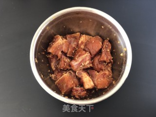 蒜香烤排骨的做法步骤：2