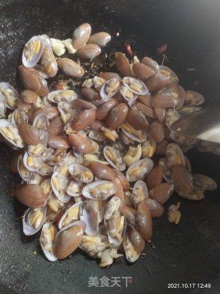 炒花甲的做法步骤：4