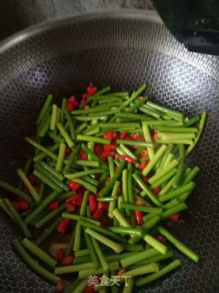 蒜苔炒牛肉的做法步骤：4