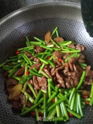 蒜苔炒牛肉的做法步骤：5