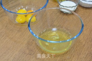 电饭煲戚风蛋糕的做法步骤：2