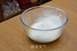 电饭煲戚风蛋糕的做法步骤：4