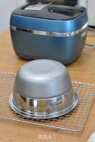 电饭煲戚风蛋糕的做法步骤：12
