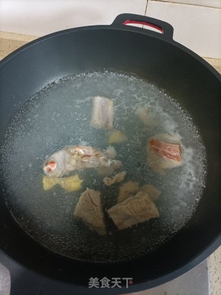 萝卜排骨汤的做法步骤：1