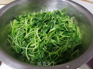 白萝卜秧鸡蛋馅饼的做法步骤：1