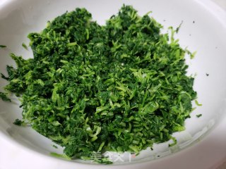 白萝卜秧鸡蛋馅饼的做法步骤：2