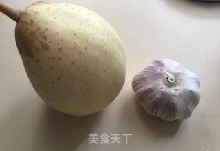雪梨炖蒜片的做法步骤：1