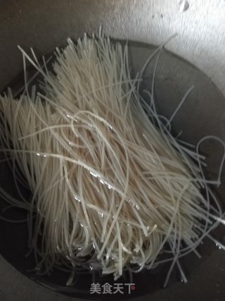 包菜炒粉条的做法步骤：2