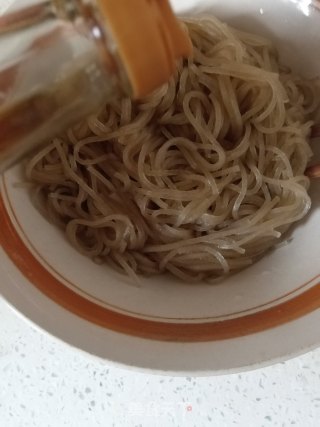 包菜炒粉条的做法步骤：3