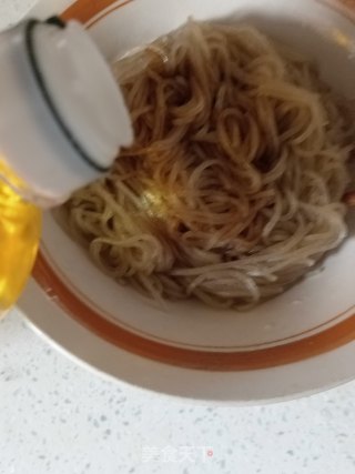 包菜炒粉条的做法步骤：4