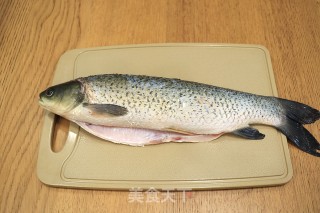 啤酒炖草鱼的做法步骤：1