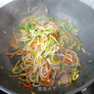 嫩南瓜熟肉炒米粉的做法步骤：18