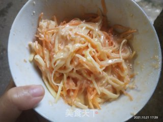 胡萝卜土豆饼的做法步骤：2