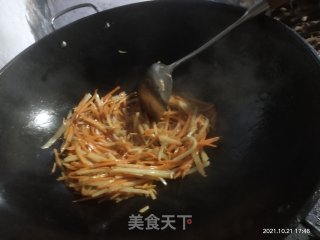 胡萝卜土豆丝儿的做法步骤：4