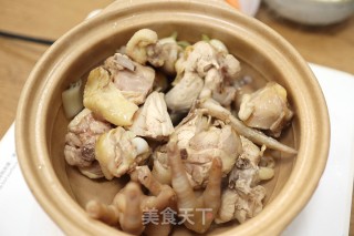 砂锅焖鸡的做法步骤：3