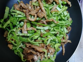 青椒炒肉的做法步骤：3