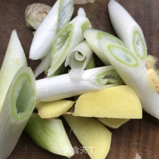 猴头菇羊肚菌鸡汤的做法步骤：3