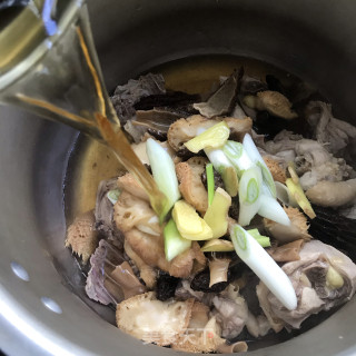 猴头菇羊肚菌鸡汤的做法步骤：7