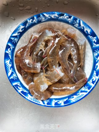 土豆鲜虾饼的做法步骤：1