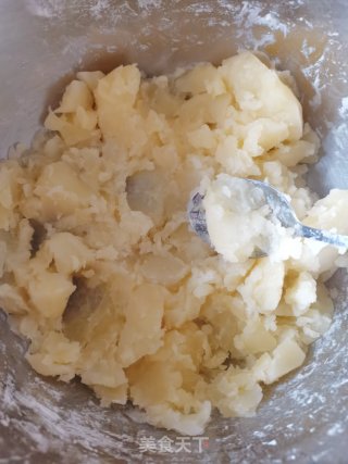 土豆鲜虾饼的做法步骤：4