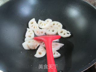黑木耳莲藕烧兰花豆腐干的做法步骤：4