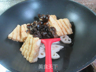 黑木耳莲藕烧兰花豆腐干的做法步骤：5