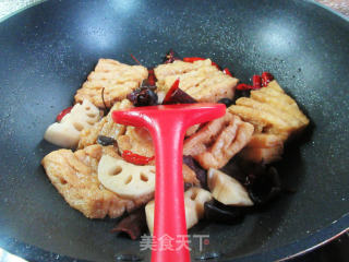 黑木耳莲藕烧兰花豆腐干的做法步骤：12