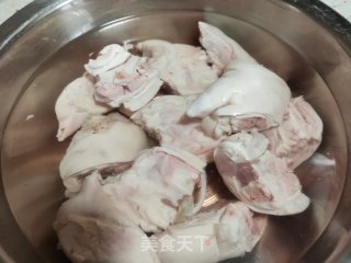 红烧猪蹄的做法步骤：1