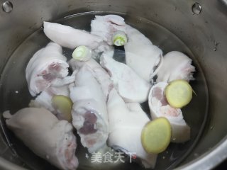 红烧猪蹄的做法步骤：2