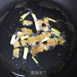 秋葵炒鸡蛋香干的做法步骤：6