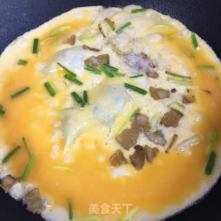 秋葵炒鸡蛋香干的做法步骤：7