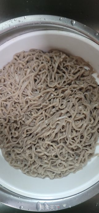 肉片炒荞麦面的做法步骤：3