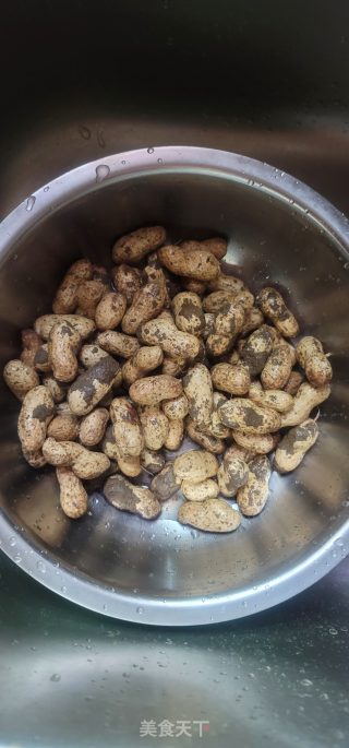 水煮花生的做法步骤：1