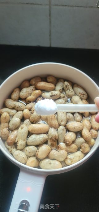 水煮花生的做法步骤：3