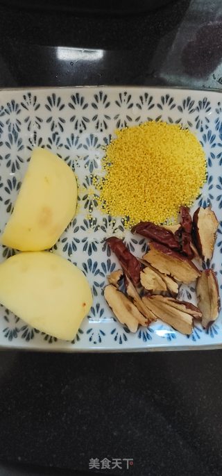 苹果红枣小米糊的做法步骤：1