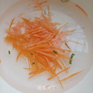 蔬菜肉饼三明治的做法步骤：1