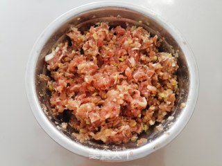 熏豆皮肉卷的做法步骤：1