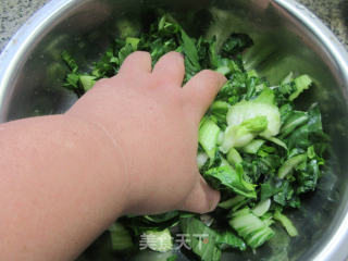 圆蛤肉茭白炒手捏菜的做法步骤：6