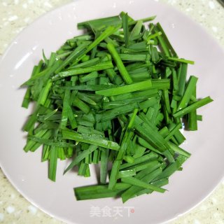 豆腐炒韭菜的做法步骤：2