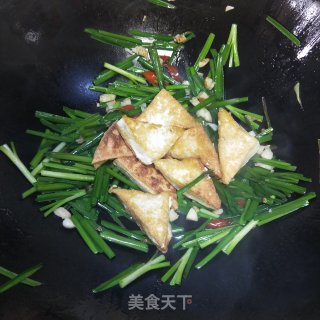 豆腐炒韭菜的做法步骤：9