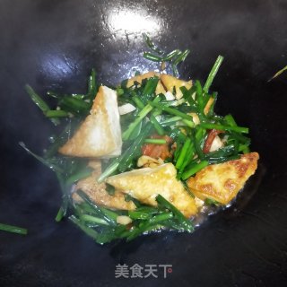 豆腐炒韭菜的做法步骤：10