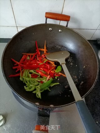 爆炒鱿鱼丝的做法步骤：5