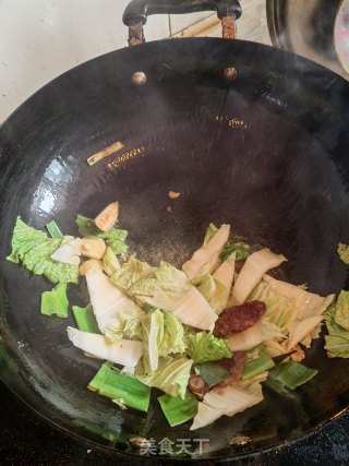 白菜烧粉条的做法步骤：1