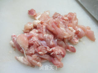 柿子椒鸡腿肉炒莲藕的做法步骤：2