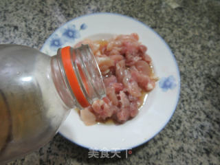柿子椒鸡腿肉炒莲藕的做法步骤：3