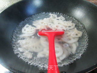 柿子椒鸡腿肉炒莲藕的做法步骤：7
