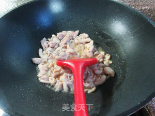 柿子椒鸡腿肉炒莲藕的做法步骤：9